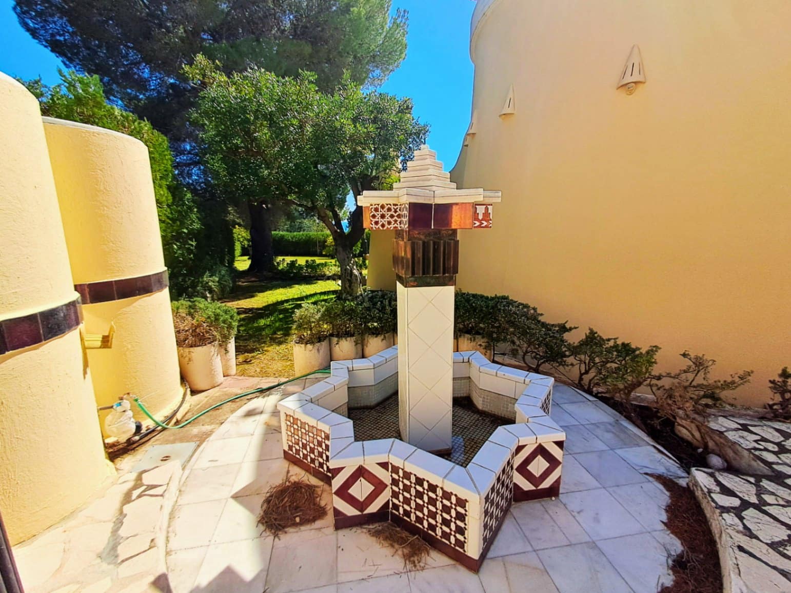 5 bedroom Villa for sale in Altea with pool garage - € 995,000 (Ref: 9694030)