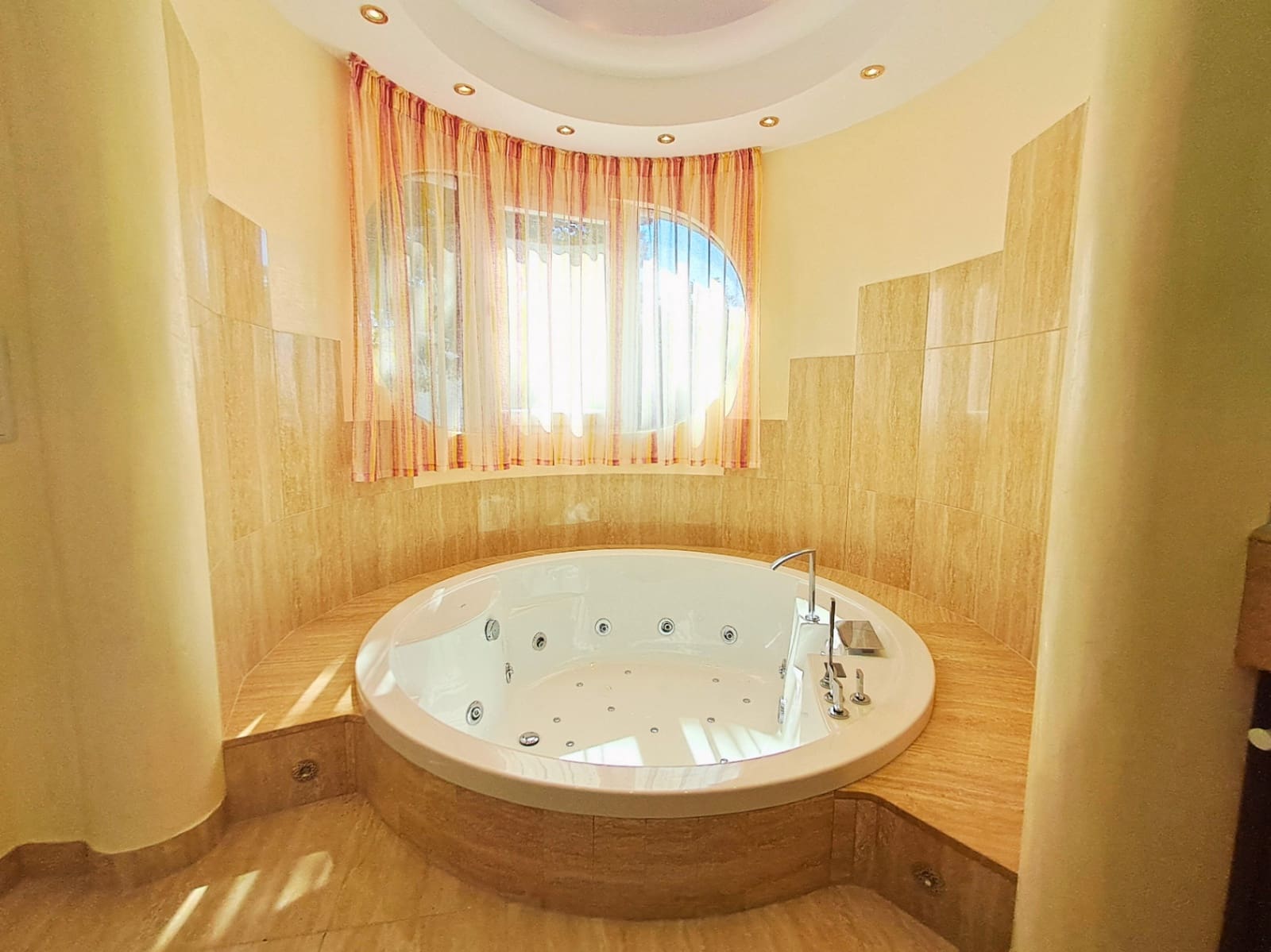 5 bedroom Villa for sale in Altea with pool garage - € 995,000 (Ref: 9694030)