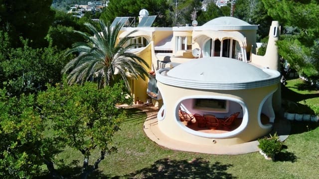 5 bedroom Villa for sale in Altea with pool garage - € 995,000 (Ref: 9694030)