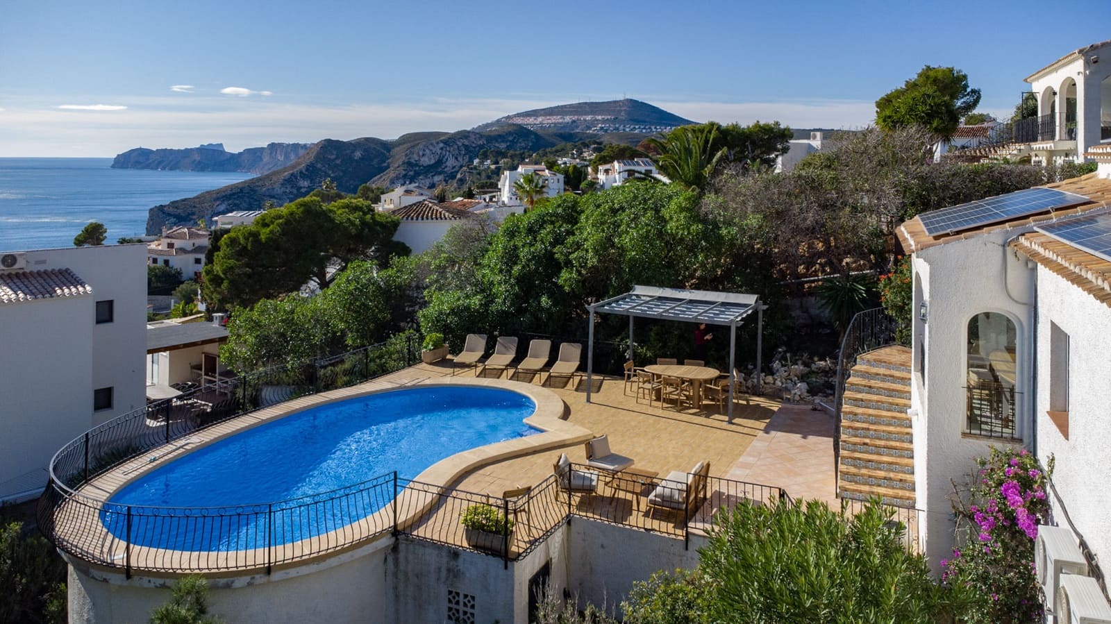 4 soverom Villa til salgs i Ambolo med svømmebasseng - € 1 195 000 (Ref: 9694355)