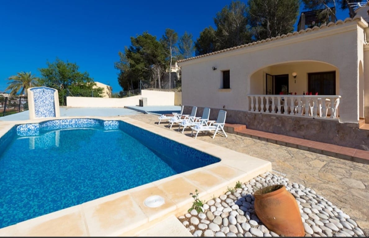 3 soveværelse Villa til salg i Calpe / Calp med swimmingpool - € 435.000 (Ref: 9694388)