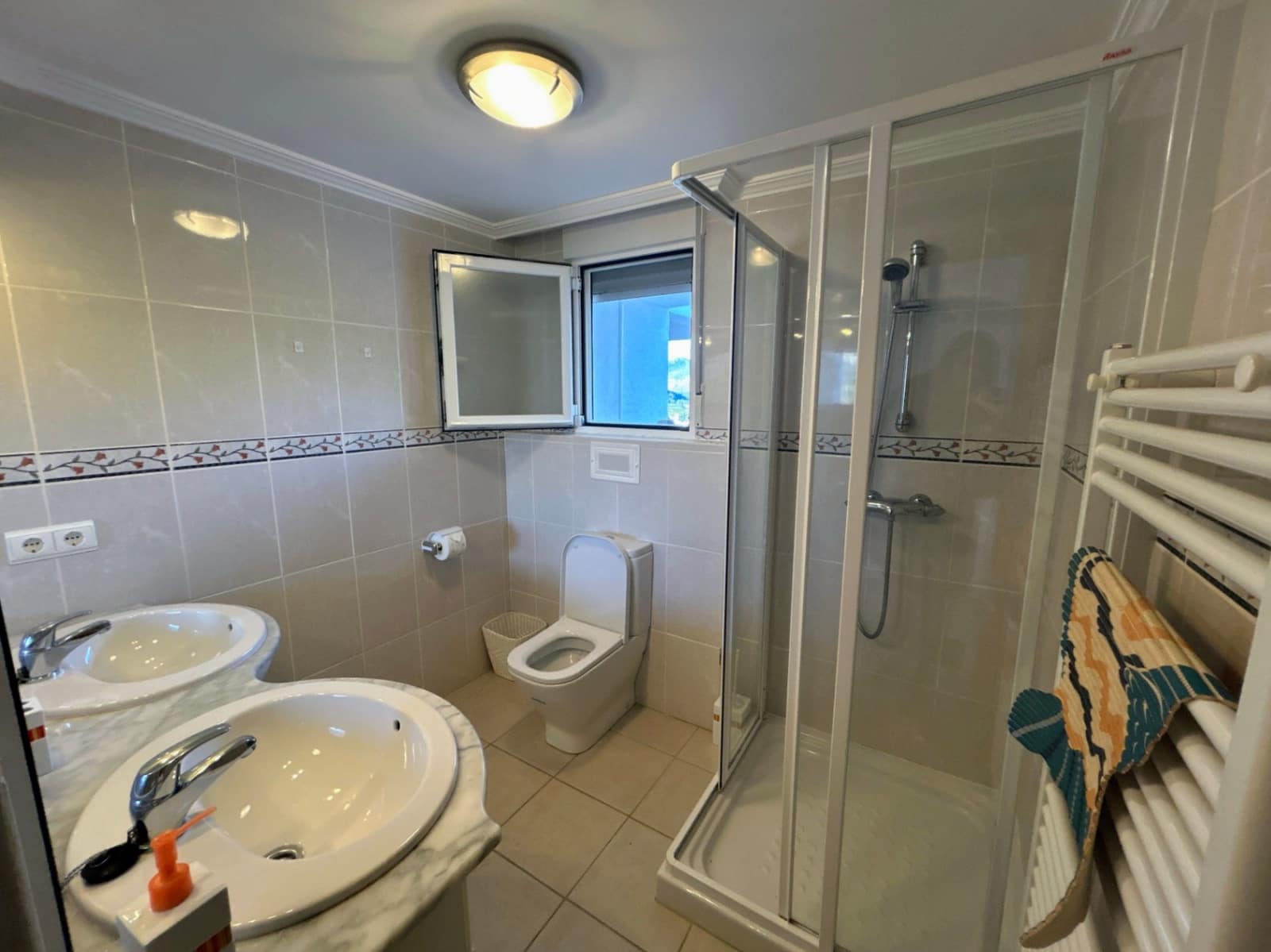 4 sypialnia Willa na sprzedaż w Orba z basenem garażem - 479 000 € (Ref: 9724908)