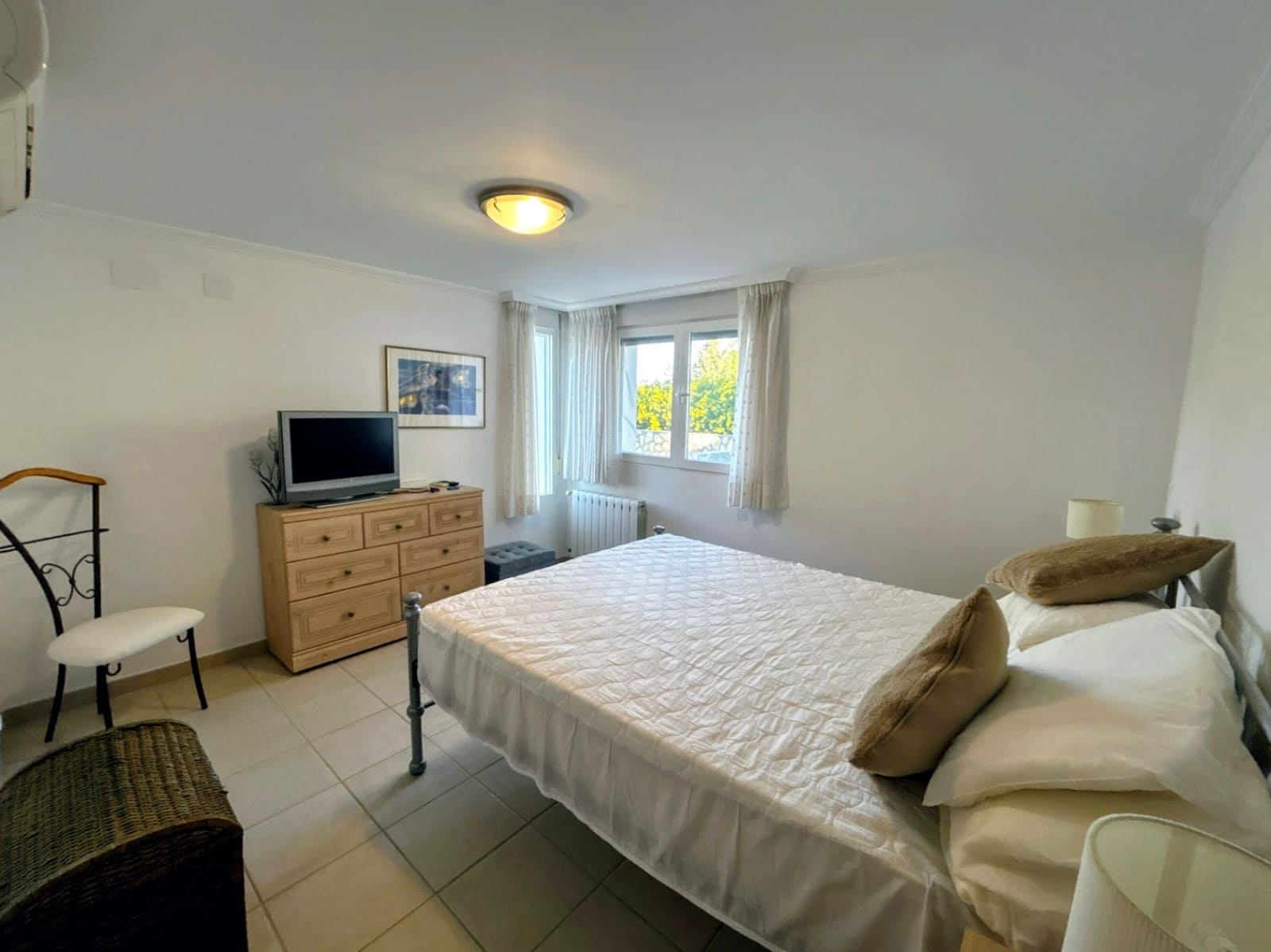 4 sypialnia Willa na sprzedaż w Orba z basenem garażem - 479 000 € (Ref: 9724908)