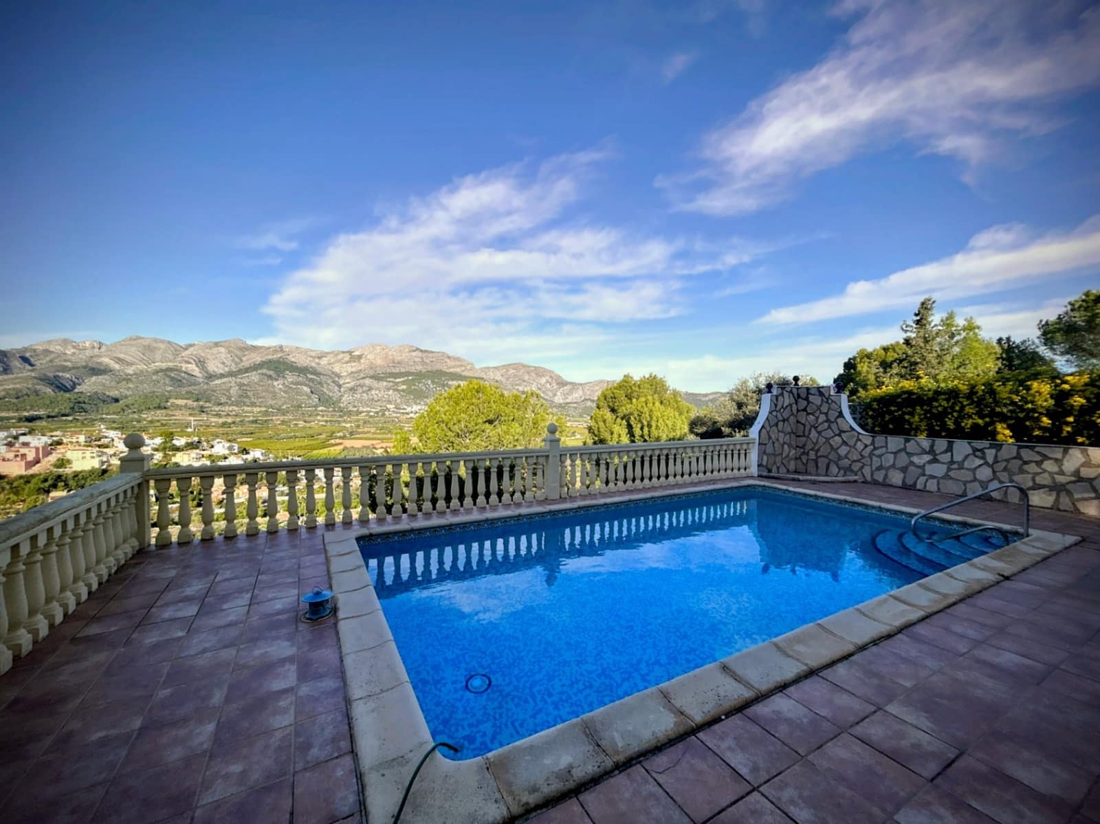 4 sypialnia Willa na sprzedaż w Orba z basenem garażem - 479 000 € (Ref: 9724908)