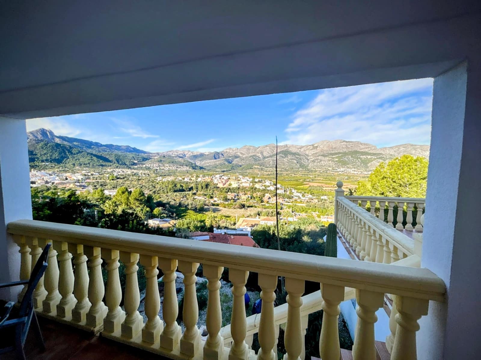 4 sypialnia Willa na sprzedaż w Orba z basenem garażem - 479 000 € (Ref: 9724908)