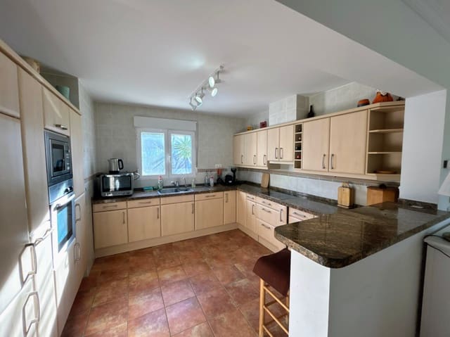 Chalet de 4 habitaciones en Orba en venta con piscina garaje - 479.000 € (Ref: 9724908)