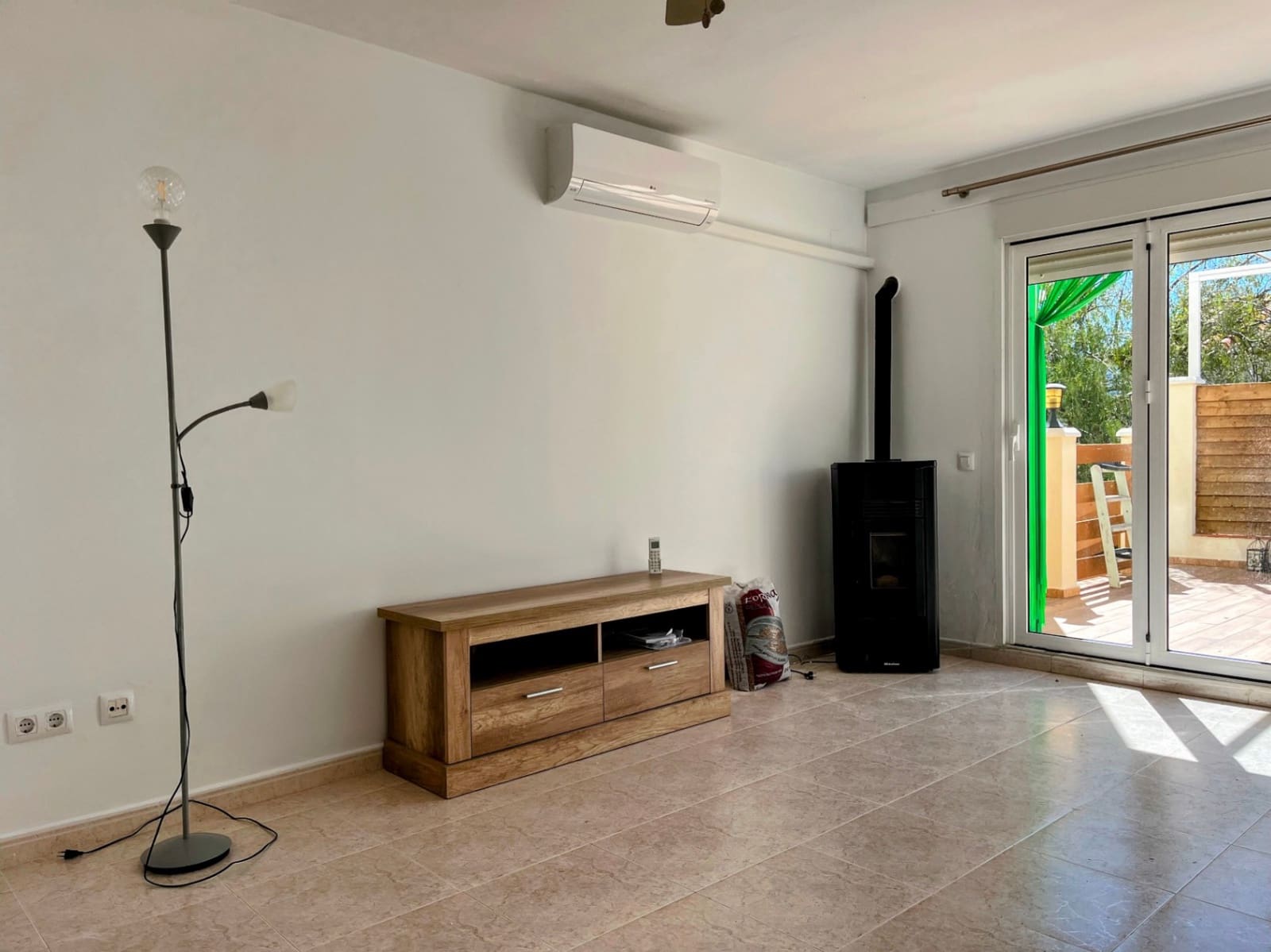 Pareado de 3 habitaciones en Alcalalí / Alcanalí en alquiler con piscina garaje - 950 € (Ref: 9737257)