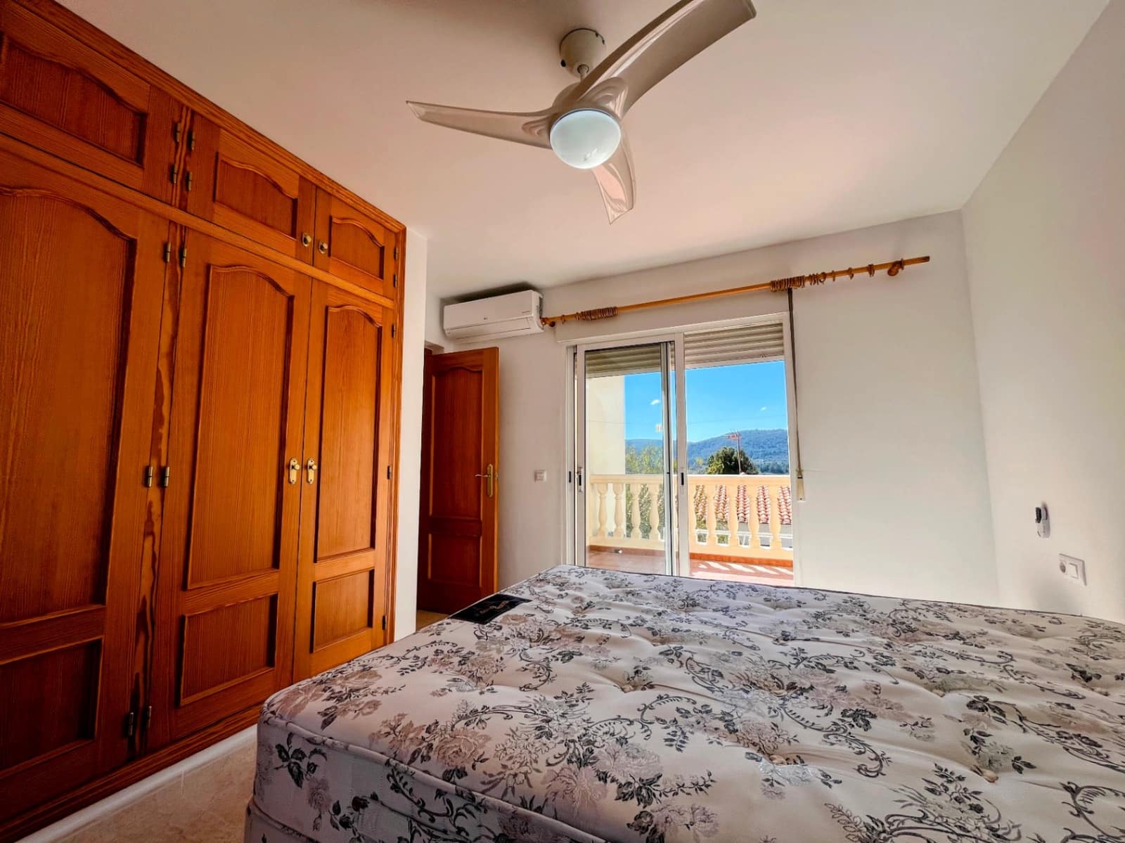 Pareado de 3 habitaciones en Alcalalí / Alcanalí en alquiler con piscina garaje - 950 € (Ref: 9737257)