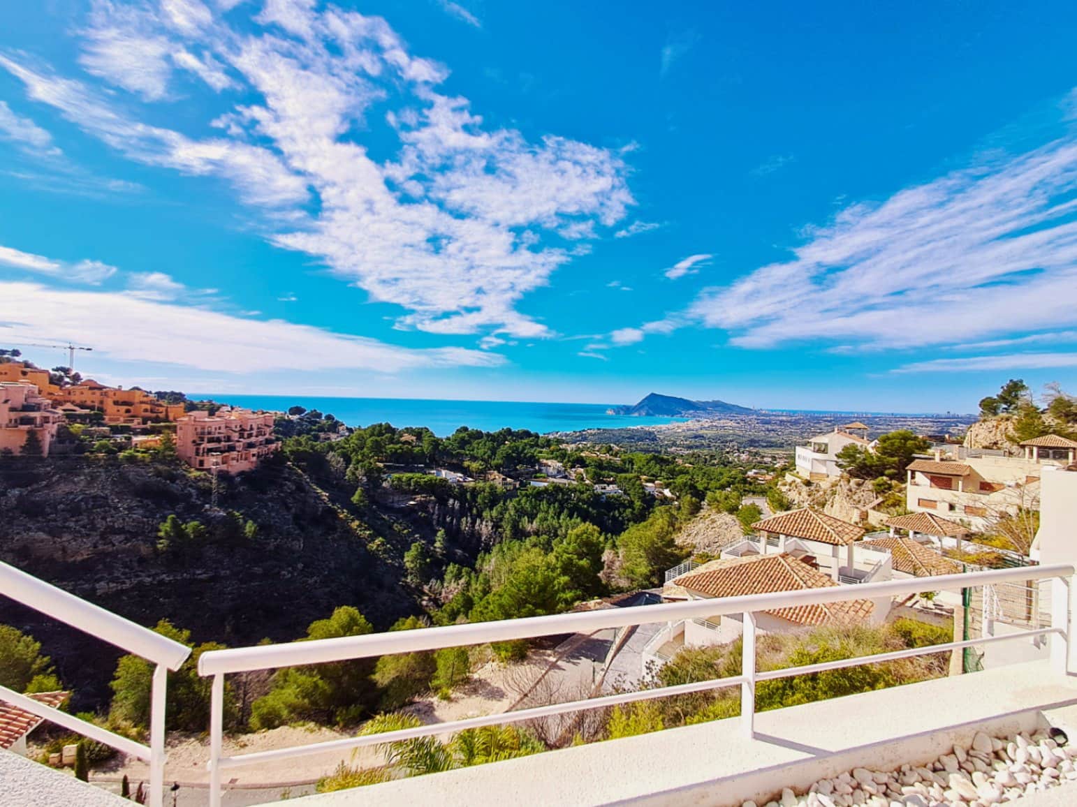 3 bedroom Villa for sale in Altea with pool garage - € 1,295,000 (Ref: 9753734)