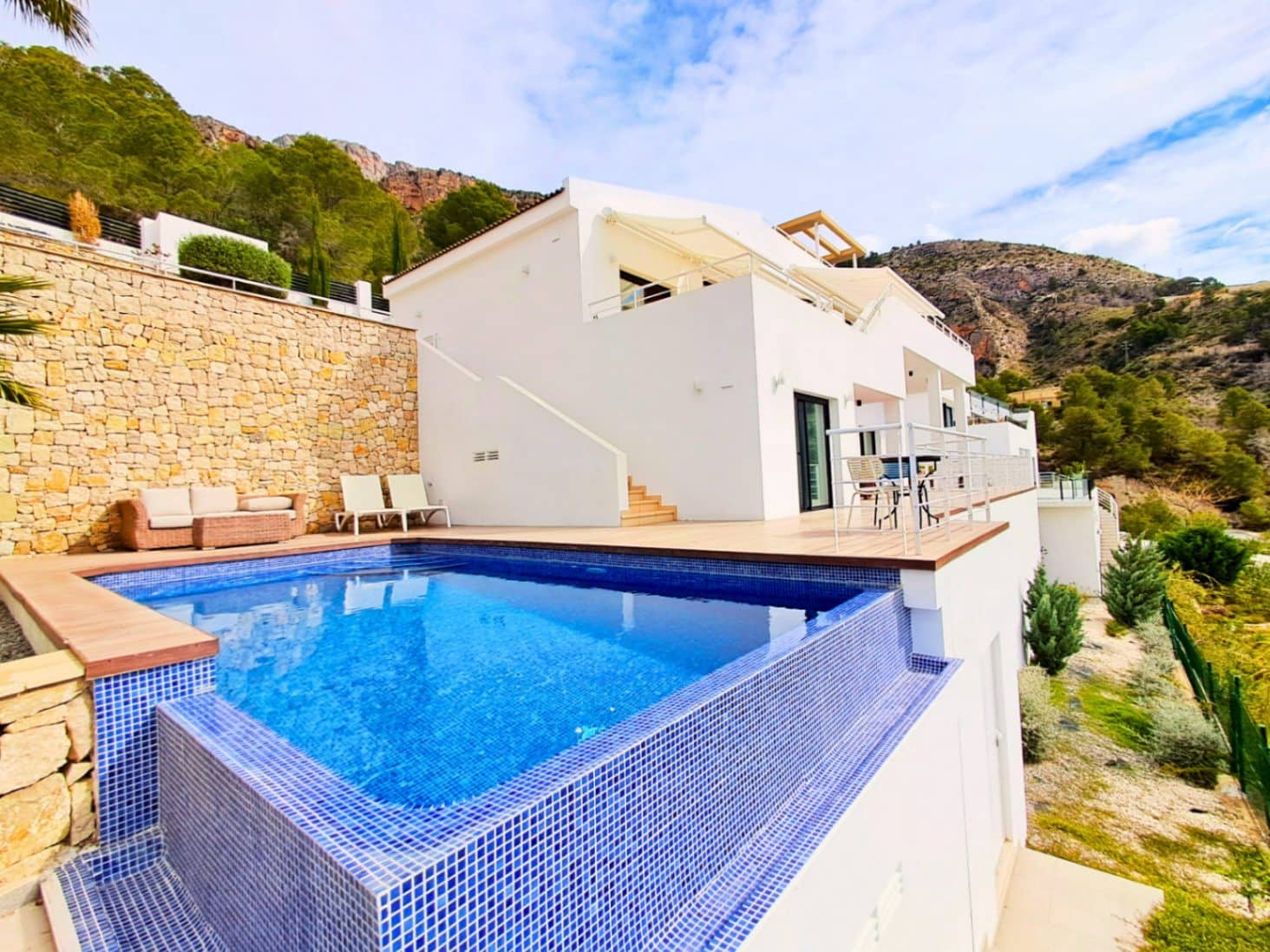 3 bedroom Villa for sale in Altea with pool garage - € 1,295,000 (Ref: 9753734)