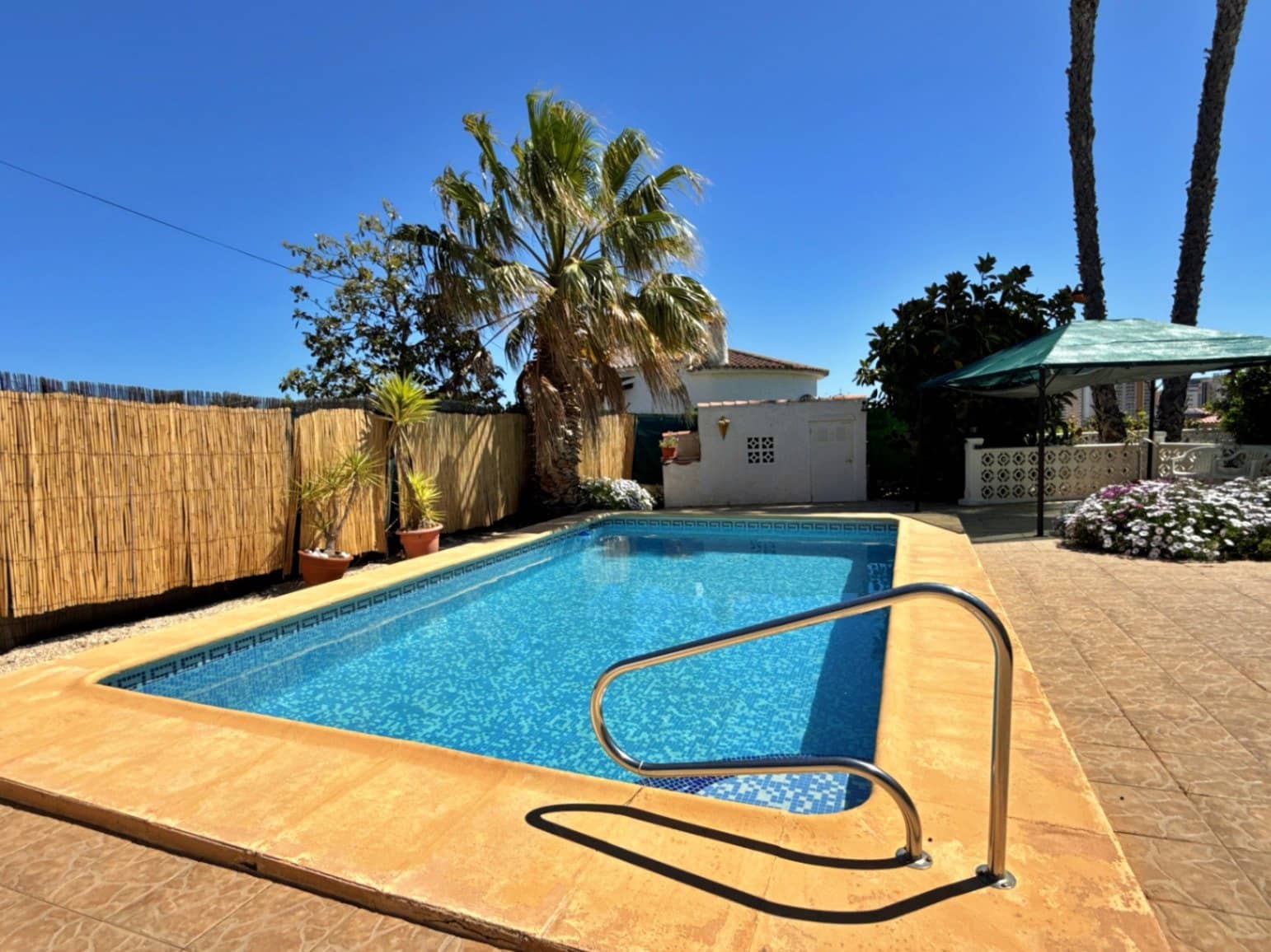 3 makuuhuone Huvila myytävänä paikassa Calpe / Calp mukana uima-altaan 
autotalli - 475 000 € (Ref: 9774450)