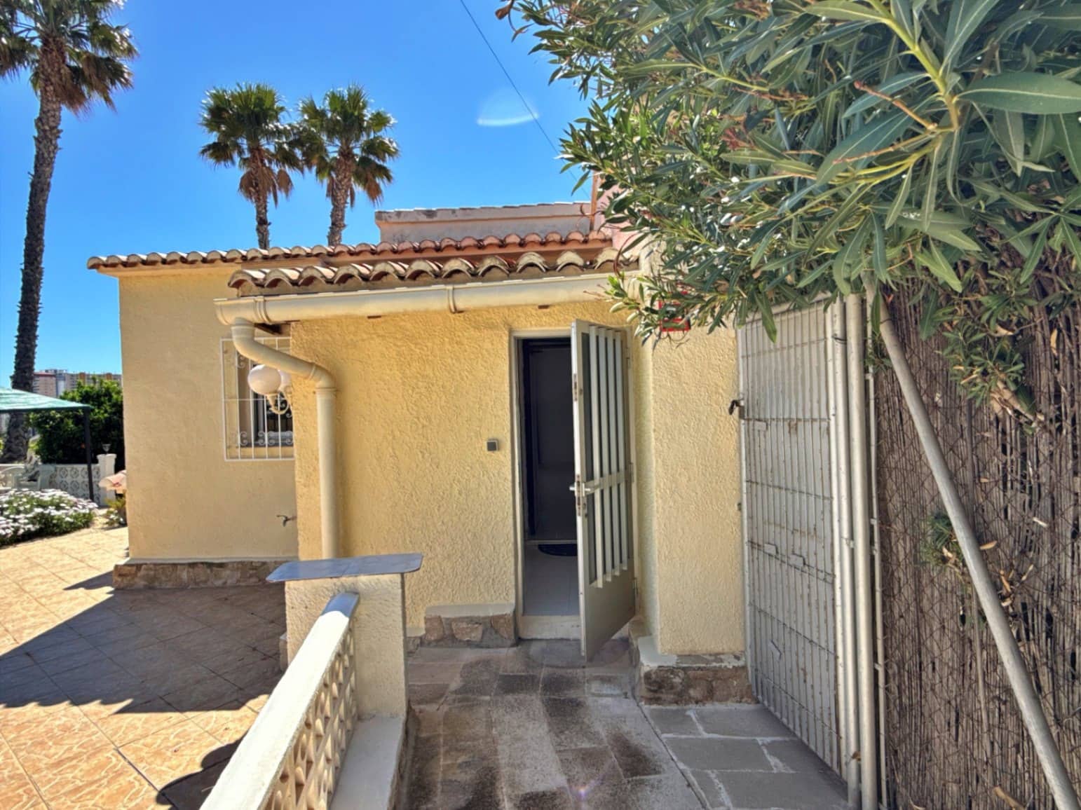 3 makuuhuone Huvila myytävänä paikassa Calpe / Calp mukana uima-altaan 
autotalli - 475 000 € (Ref: 9774450)