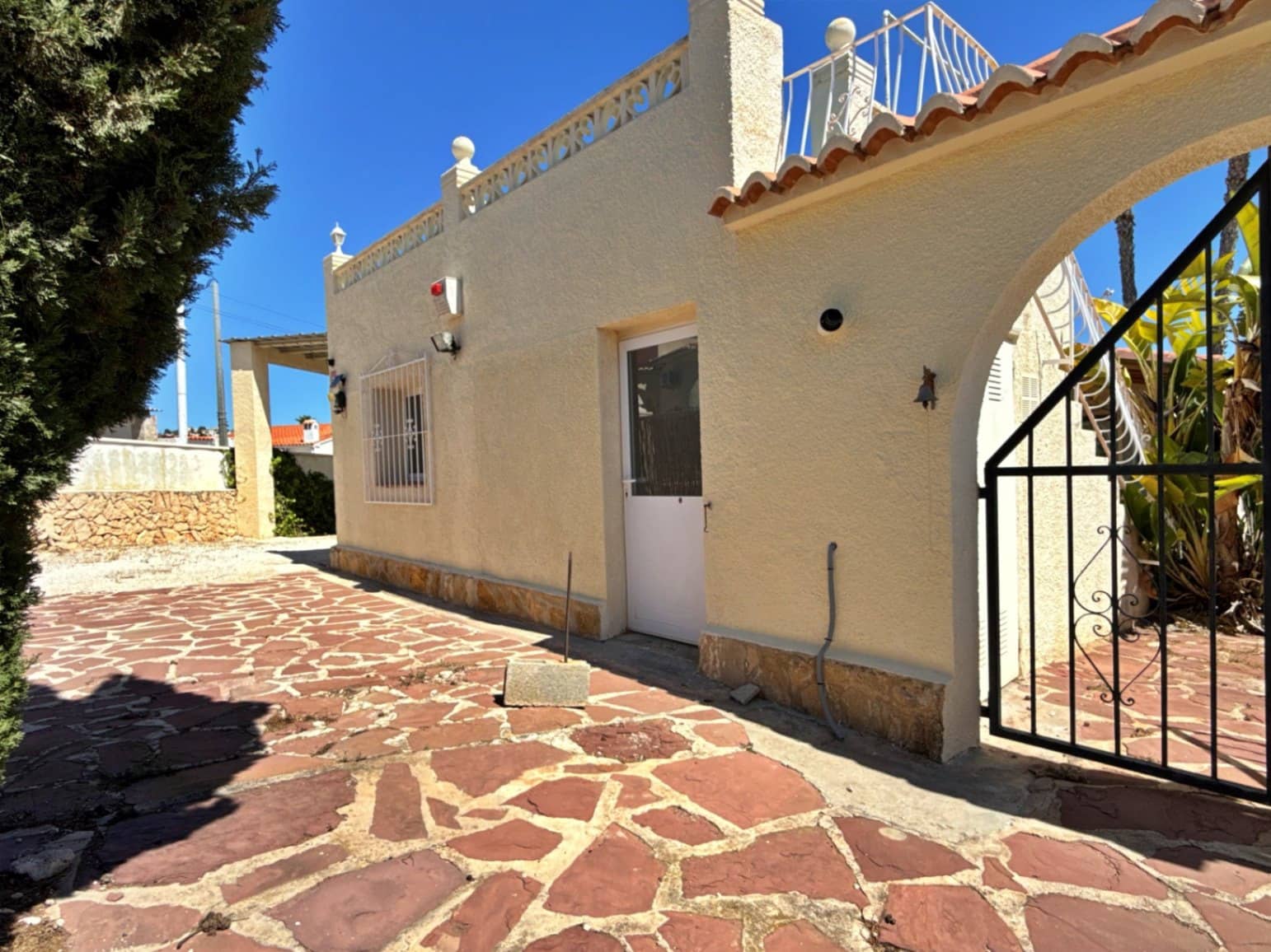 3 makuuhuone Huvila myytävänä paikassa Calpe / Calp mukana uima-altaan 
autotalli - 475 000 € (Ref: 9774450)