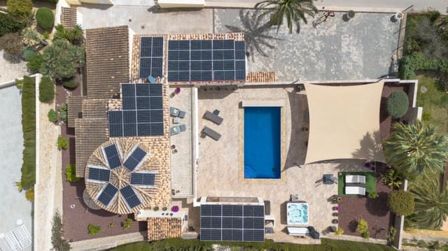 Chalet de 4 habitaciones en Moraira, Teulada-Moraira en venta con piscina garaje - 1.780.000 € (Ref: 9774452)