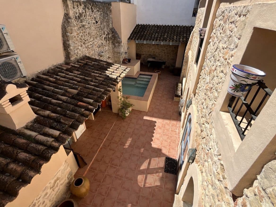 4 bedroom Townhouse for sale in Jalon / Xalo - € 518,000 (Ref: 9774454)