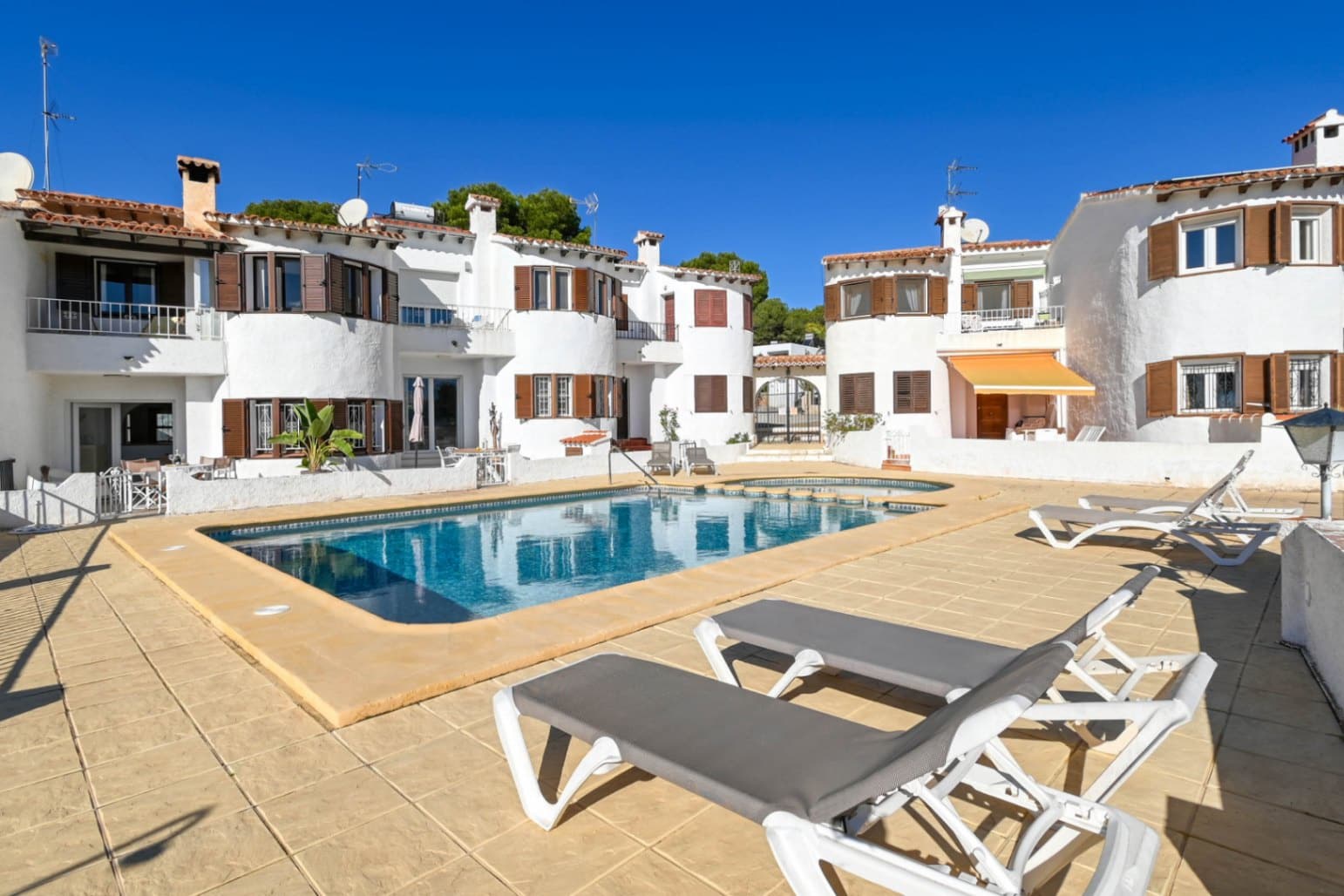 Casa de 3 habitaciones en Moraira en alquiler con piscina garaje - 1.500 € (Ref: 9774455)