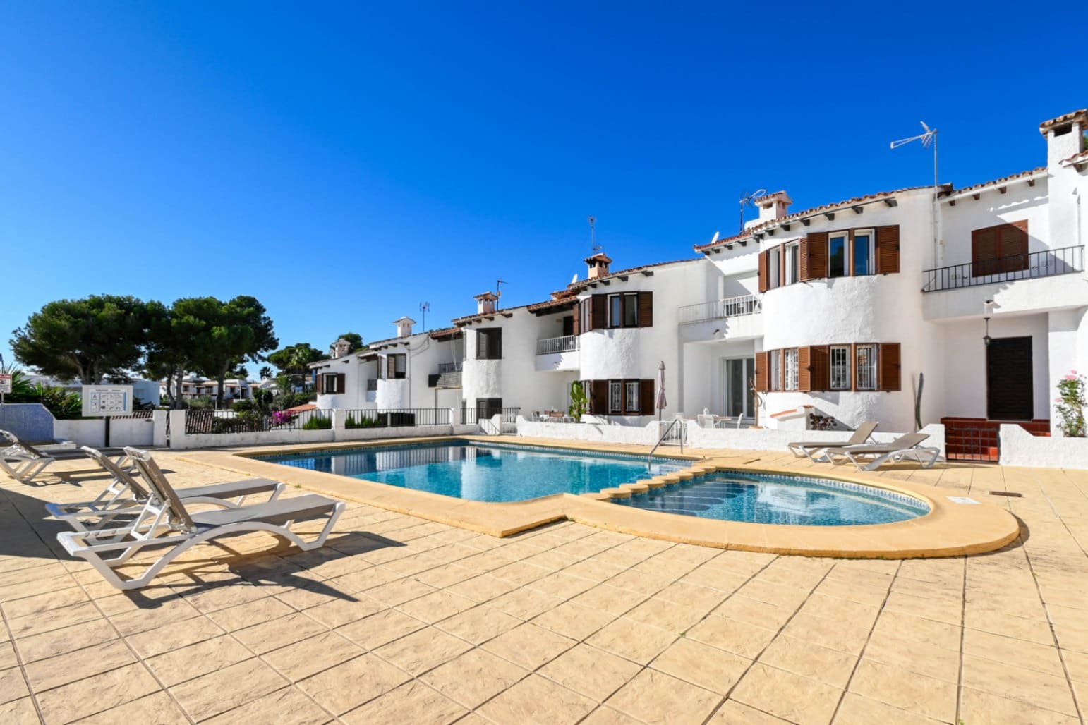 Casa de 3 habitaciones en Moraira en alquiler con piscina garaje - 1.500 € (Ref: 9774455)