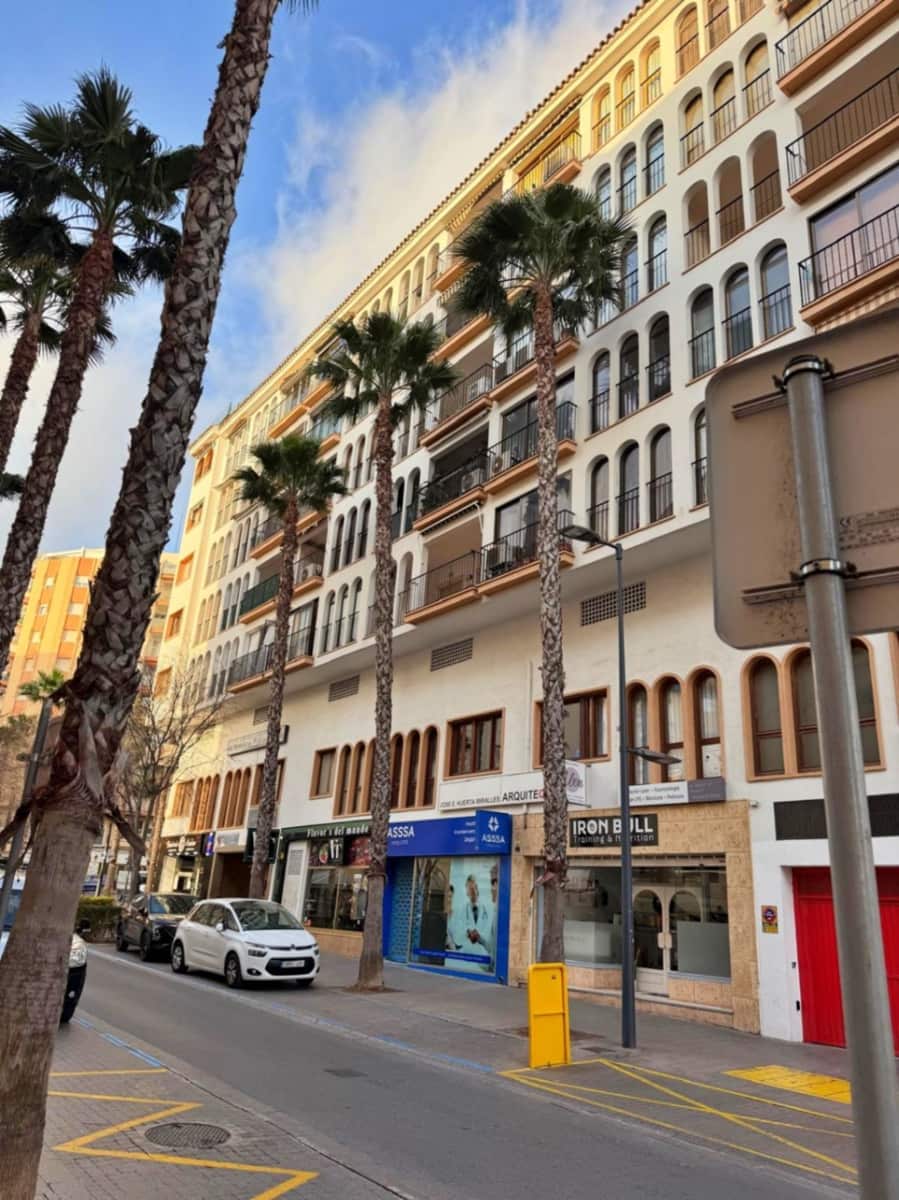 2 bedroom Apartment for sale in Calpe / Calp - € 269,000 (Ref: 9780817)