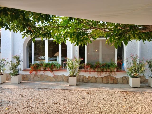 3 soverom Villa til leie i Teulada Pueblo, Teulada-Moraira med garasje - € 1 400 (Ref: 9793637)