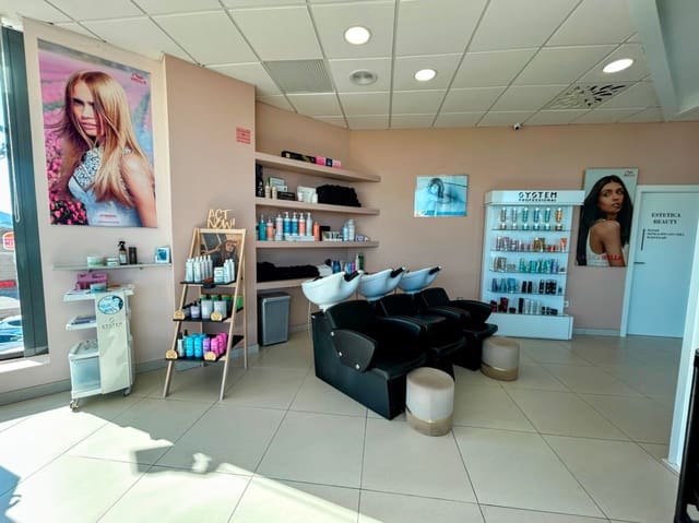 Business for sale in Ondara with garage - € 105,000 (Ref: 9818693)