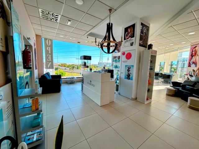 Business for sale in Ondara with garage - € 105,000 (Ref: 9818693)