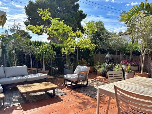 3 soverom Villa til salgs i Moraira, Teulada-Moraira med svømmebasseng garasje - € 365 000 (Ref: 9821653)