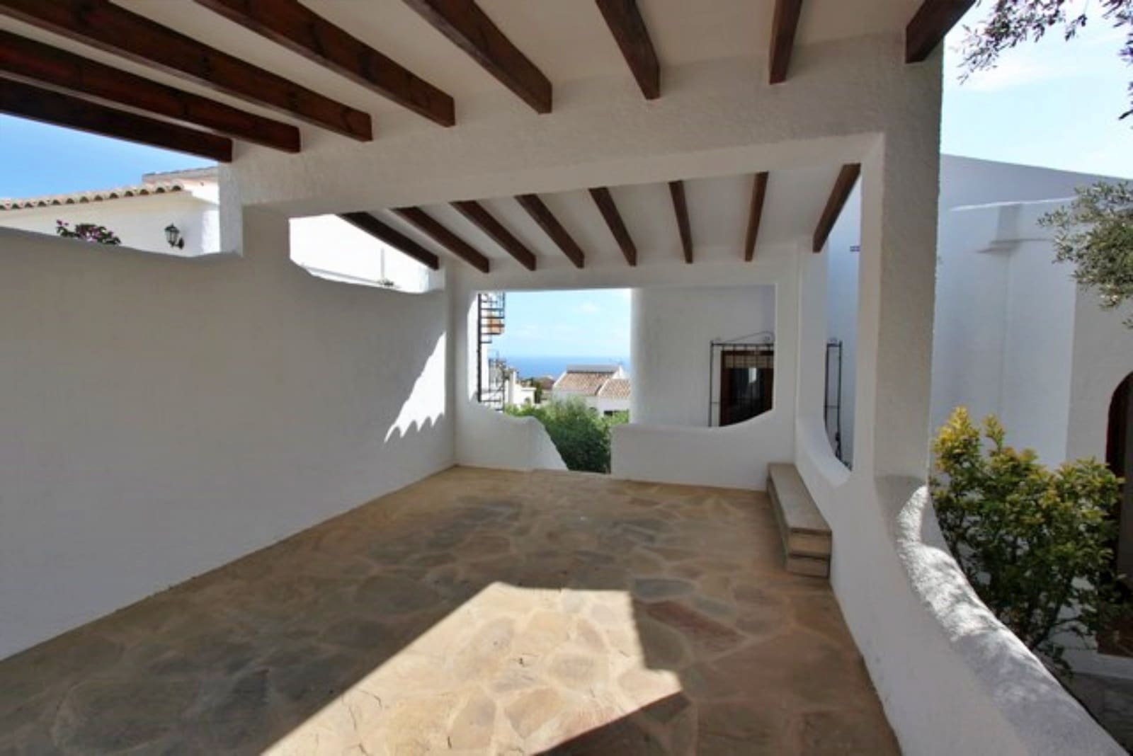 2 bedroom Villa for rent in Cumbre del Sol with pool garage - € 1,400 (Ref: 9823121)
