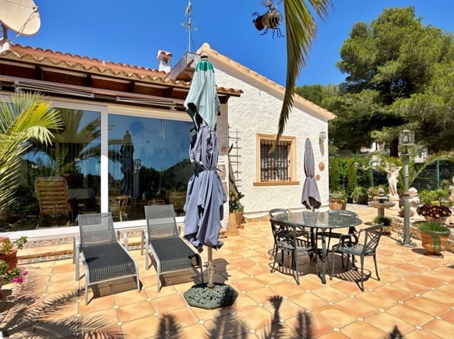 3 soveværelse Villa til salg i Moraira, Teulada-Moraira med swimmingpool garage - € 820.000 (Ref: 9832845)