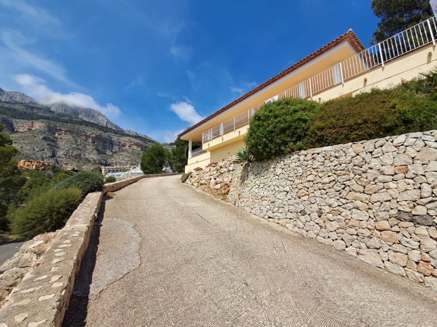 4 bedroom Villa for sale in Altea la Vella with pool garage - € 849,000 (Ref: 9844358)