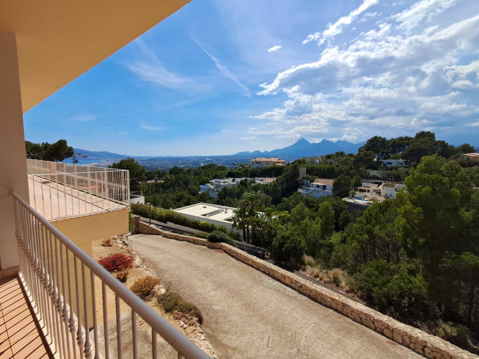 4 bedroom Villa for sale in Altea la Vella with pool garage - € 849,000 (Ref: 9844358)