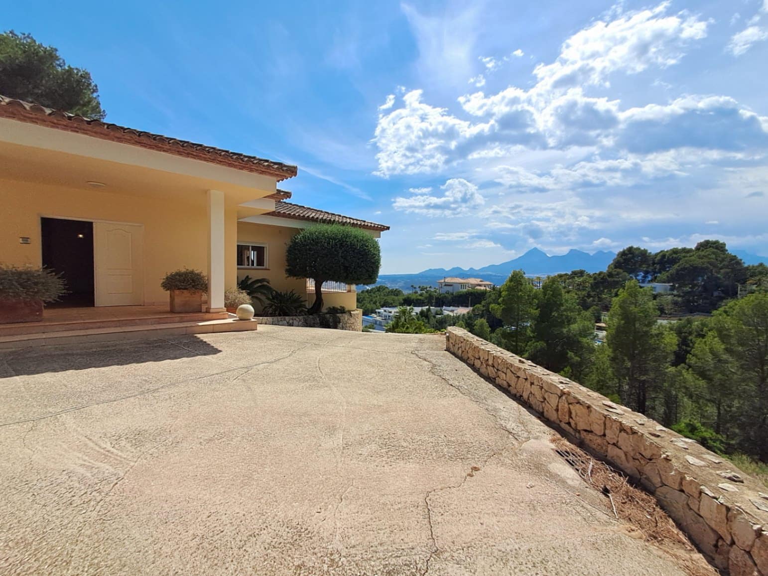 4 bedroom Villa for sale in Altea la Vella with pool garage - € 849,000 (Ref: 9844358)