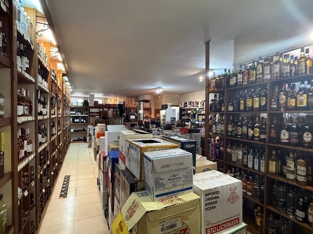 Erhverv til salg i Moraira, Teulada-Moraira med garage - € 220.000 (Ref: 9854494)