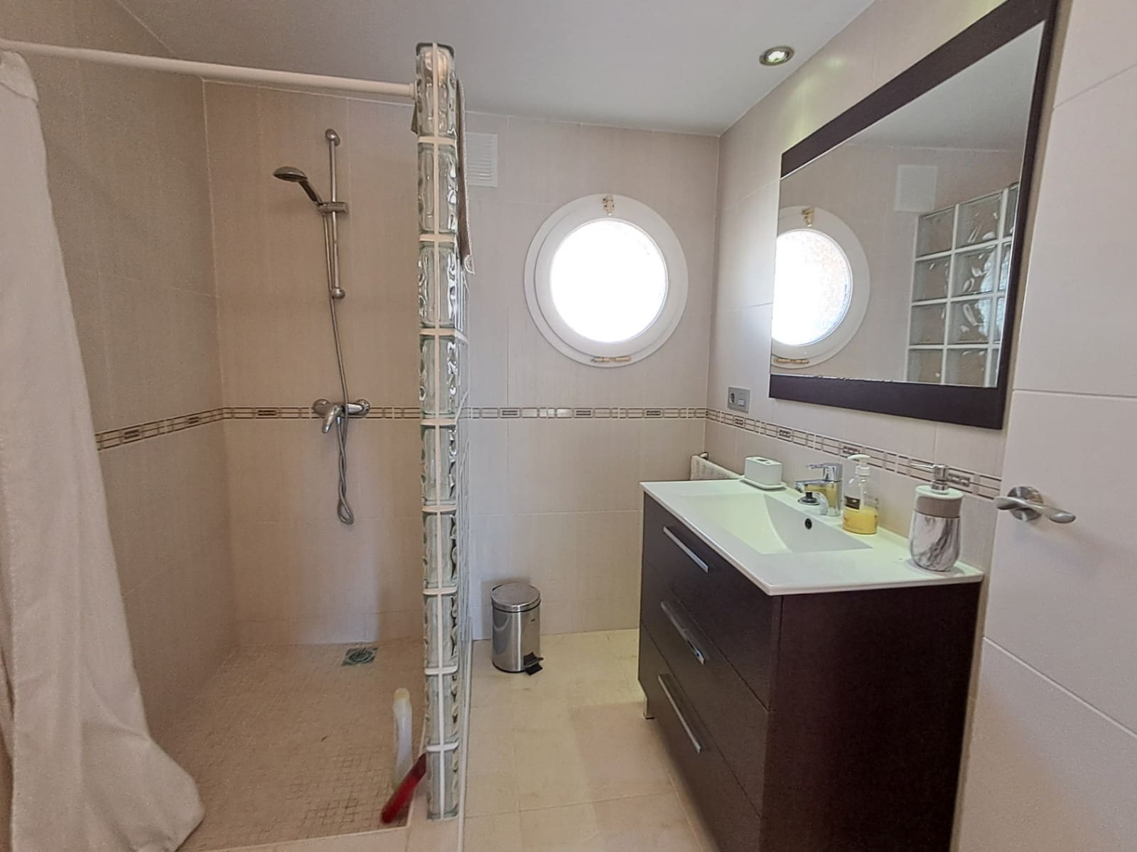 5 bedroom Villa for rent in Albir with pool garage - € 2,500 (Ref: 9867781)