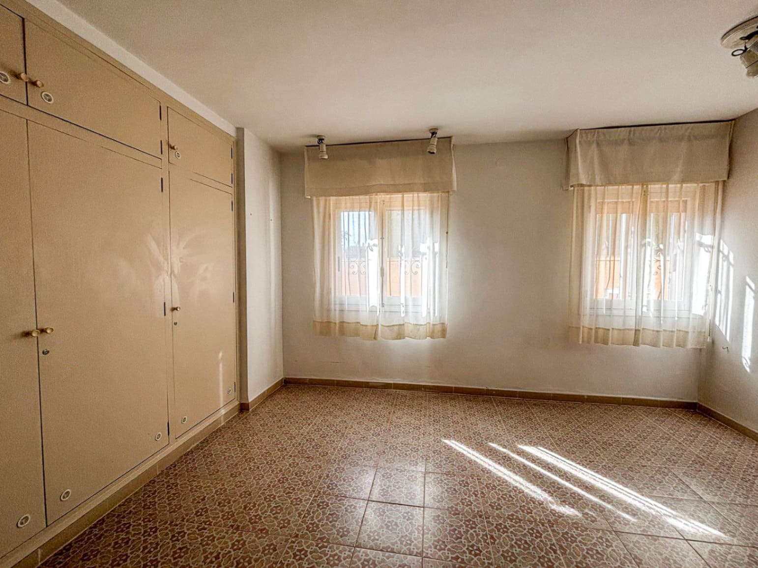 7 soveværelse Villa til salg i Pedreguer med swimmingpool garage - € 550.000 (Ref: 9890652)