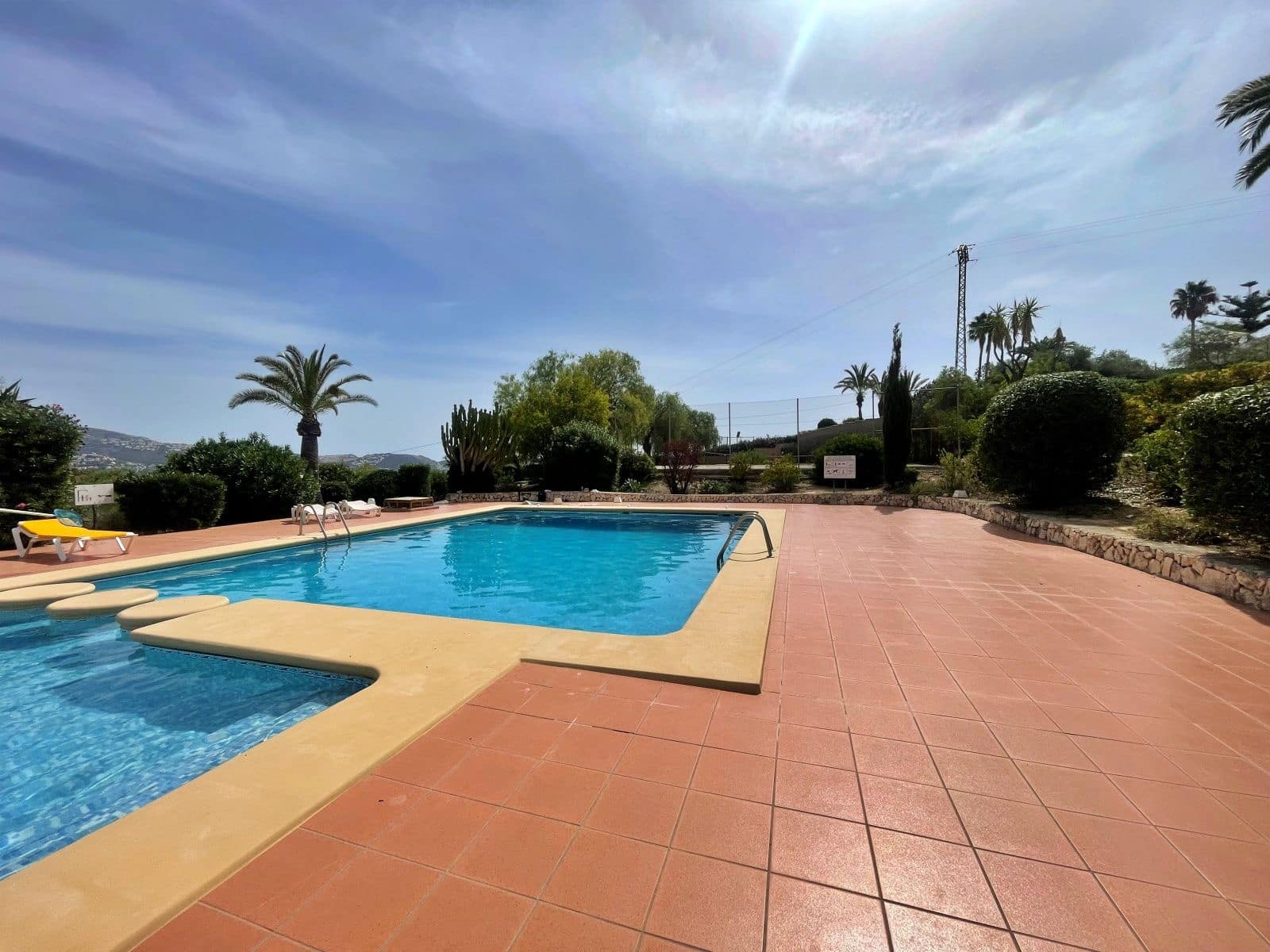 2 quarto Casa em Banda para arrendar em Moraira com piscina garagem - 1 050 € (Ref: 9890923)