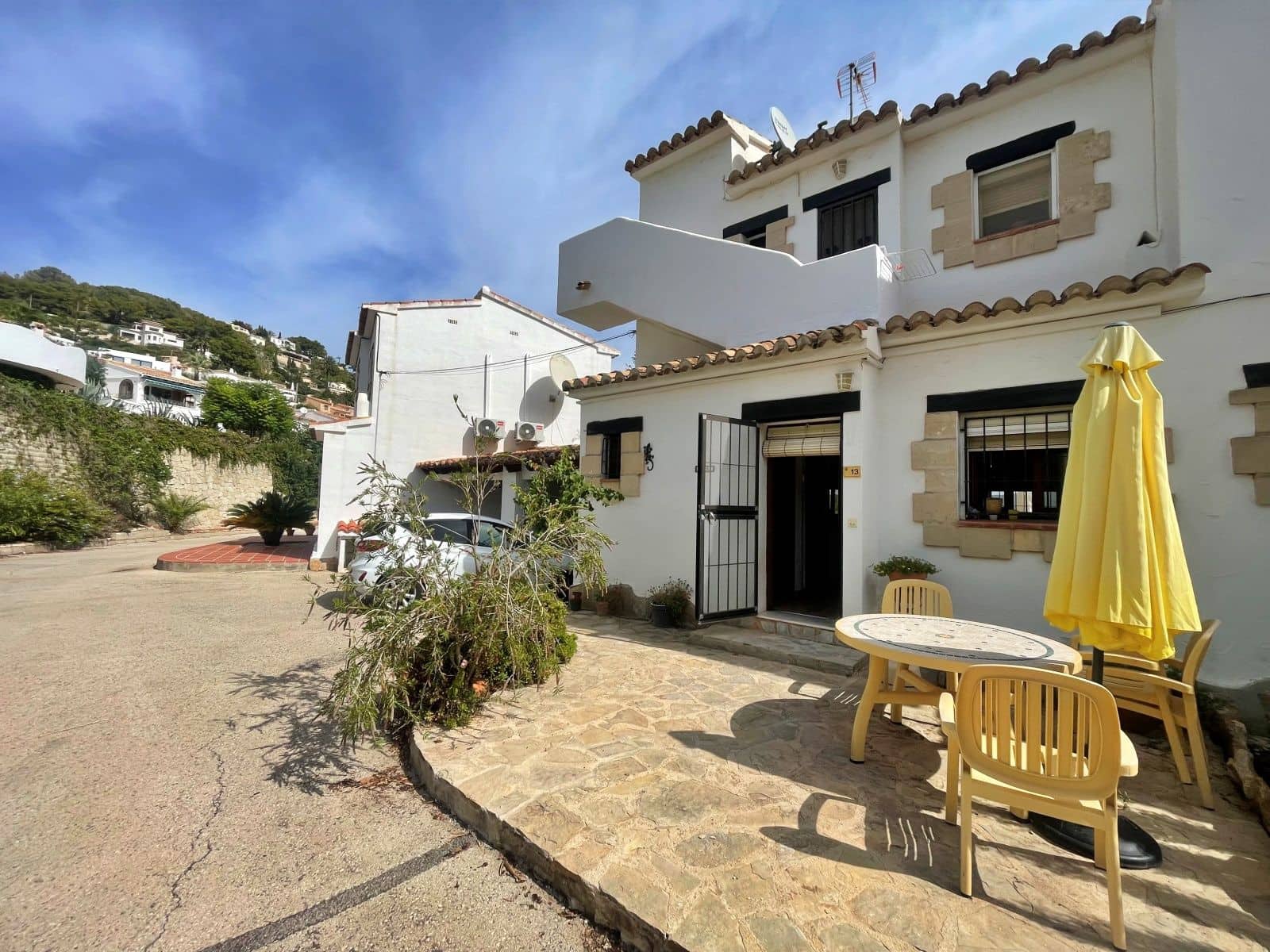 2 quarto Casa em Banda para arrendar em Moraira com piscina garagem - 1 050 € (Ref: 9890923)