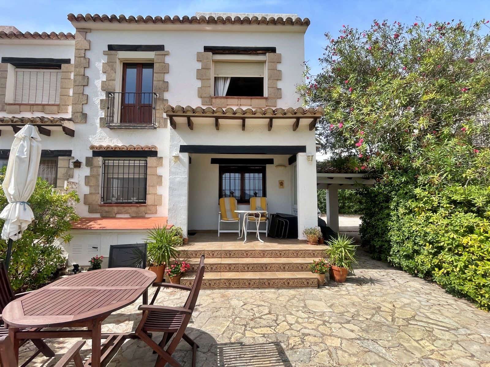 2 quarto Casa em Banda para arrendar em Moraira com piscina garagem - 1 050 € (Ref: 9890923)