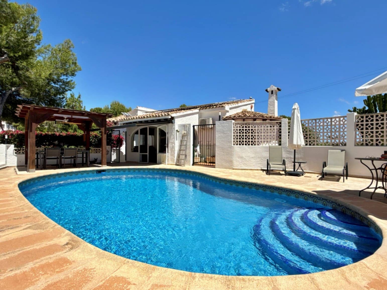 4 Zimmer Villa zu verkaufen in Teulada mit Pool Garage - 650.000 € (Ref: 9902434)