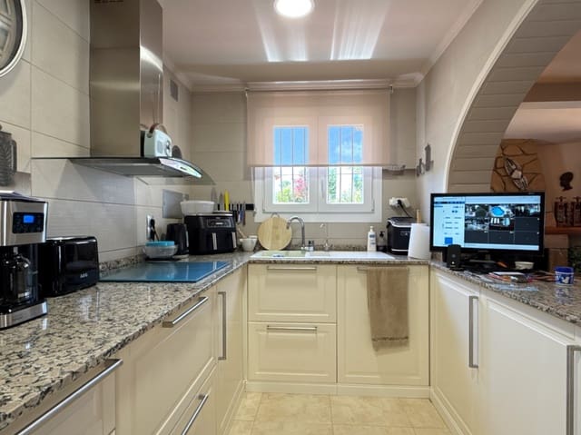 4 Zimmer Villa zu verkaufen in Teulada Pueblo, Teulada-Moraira mit Pool Garage - 650.000 € (Ref: 9902434)