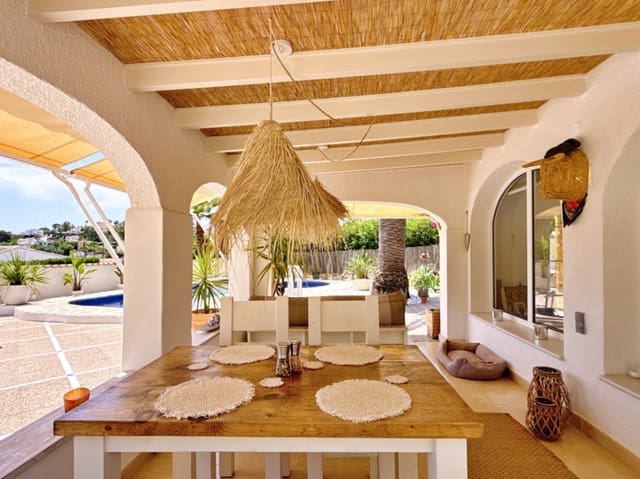 4 sypialnia Willa na sprzedaż w Moraira, Teulada-Moraira z basenem garażem - 895 000 € (Ref: 9914791)