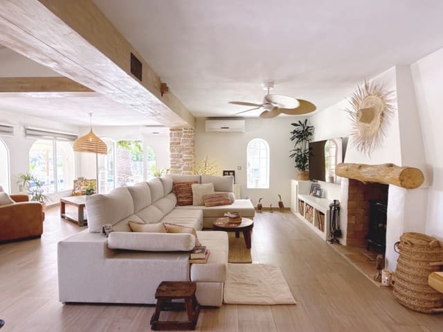 4 sypialnia Willa na sprzedaż w Moraira, Teulada-Moraira z basenem garażem - 895 000 € (Ref: 9914791)
