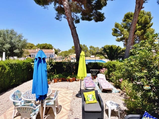2 soveværelse Villa til salg i Moraira, Teulada-Moraira med swimmingpool garage - € 299.000 (Ref: 9921450)