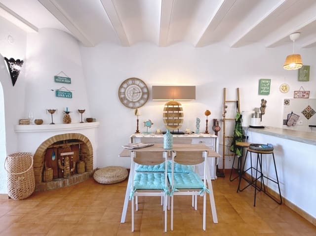 2 soveværelse Villa til salg i Moraira, Teulada-Moraira med swimmingpool garage - € 299.000 (Ref: 9921450)