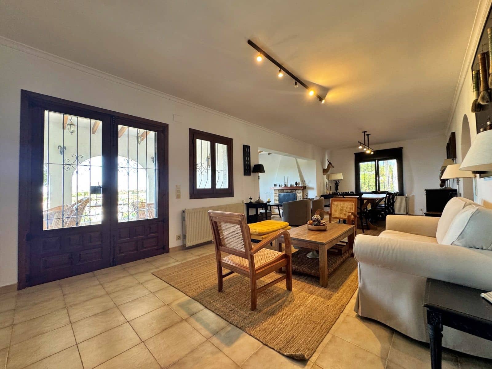 5 bedroom Villa for rent in Benissa with pool garage - € 3,100 (Ref: 9929870)