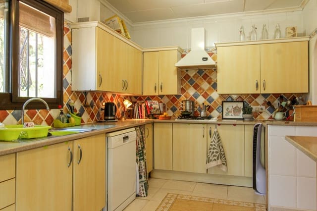 5 sypialnia Willa na sprzedaż w Alcalalí / Alcanalí z basenem garażem - 575 000 € (Ref: 9944658)