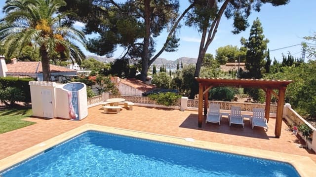 3 soveværelse Villa til salg i Moraira, Teulada-Moraira med swimmingpool garage - € 795.000 (Ref: 9954539)