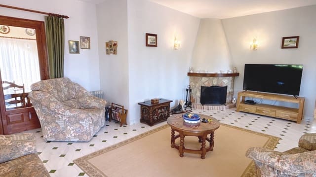 3 soveværelse Villa til salg i Moraira, Teulada-Moraira med swimmingpool garage - € 795.000 (Ref: 9954539)