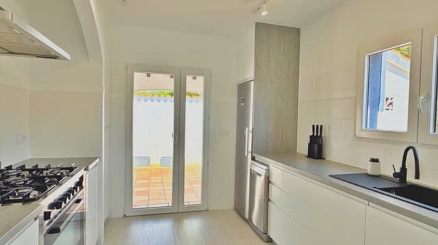 5 Zimmer Villa zu verkaufen in Calpe / Calp mit Pool - 719.000 € (Ref: 9973965)