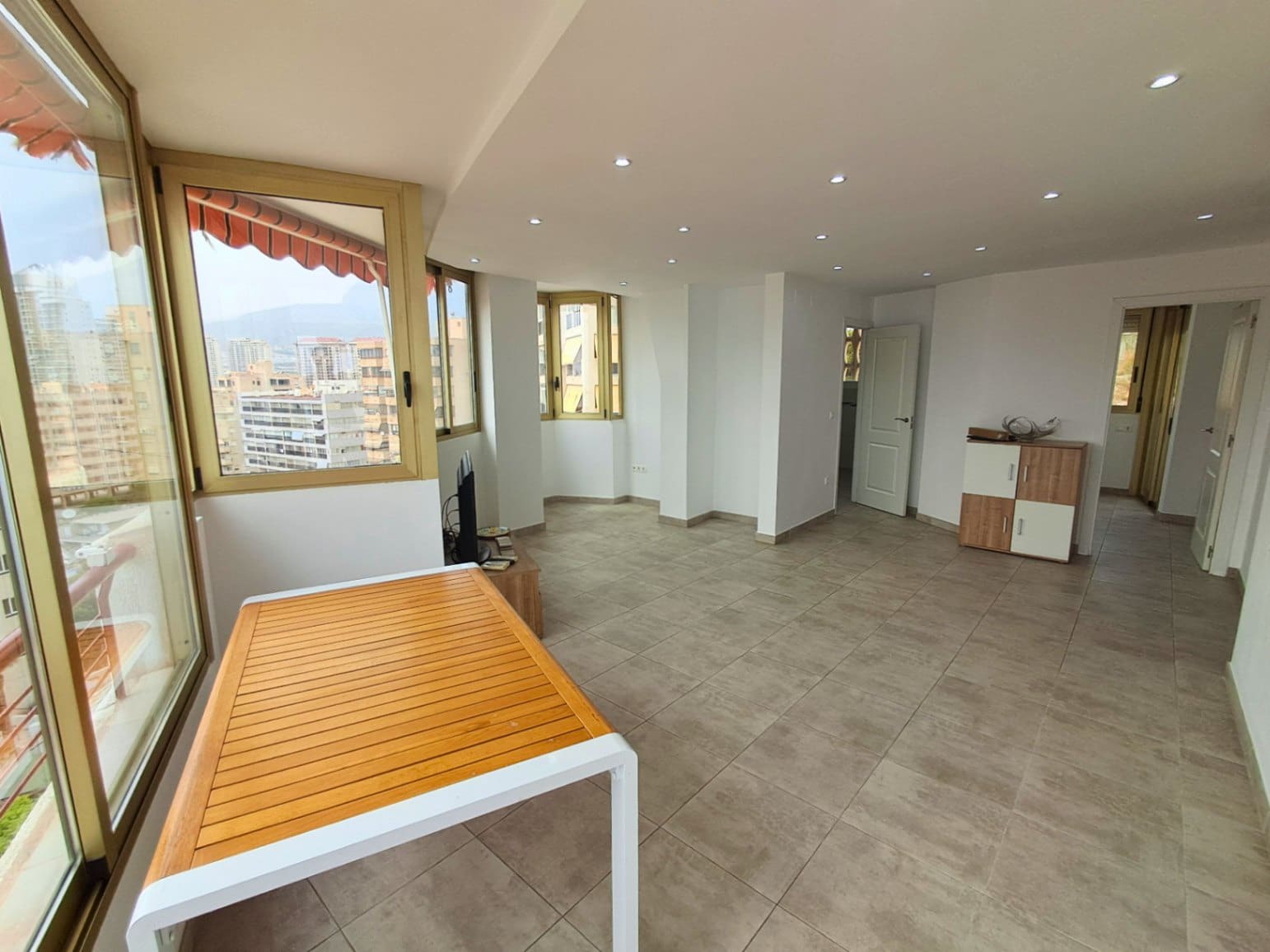 2 makuuhuone Huoneisto myytävänä paikassa Benidorm mukana 
autotalli - 328 000 € (Ref: 9977692)