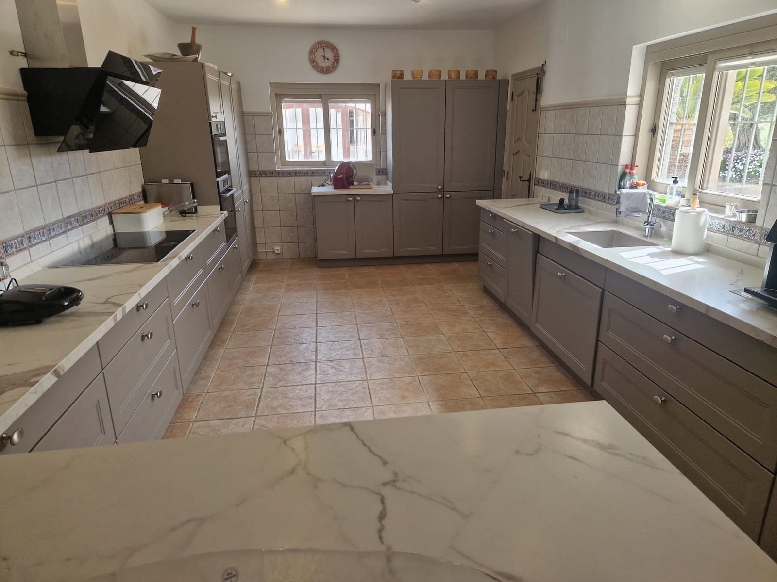 4 bedroom Villa for sale in Teulada with pool garage - € 1,290,000 (Ref: 9977693)